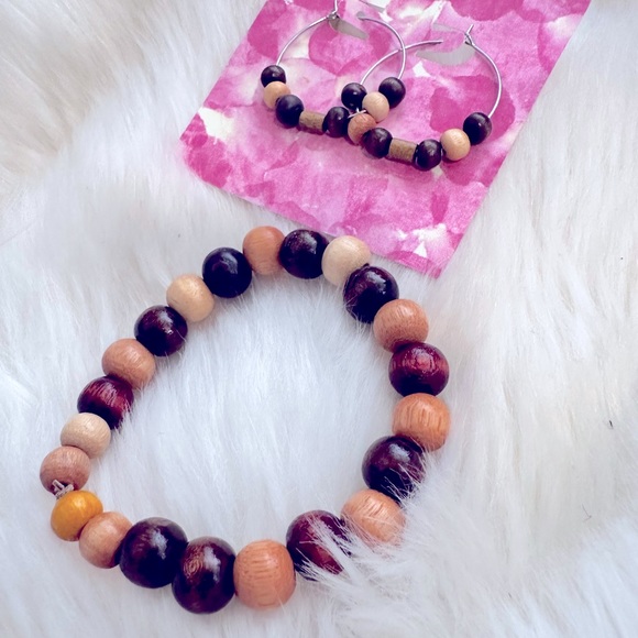 🆕♥️hOmEmAdE w/LÖVE= jEwLeRy🏹BoHeMiAn
»-» BeAdEd wOoDeN HoOpS+sTrEtChY bRaClEt - Picture 3 of 14